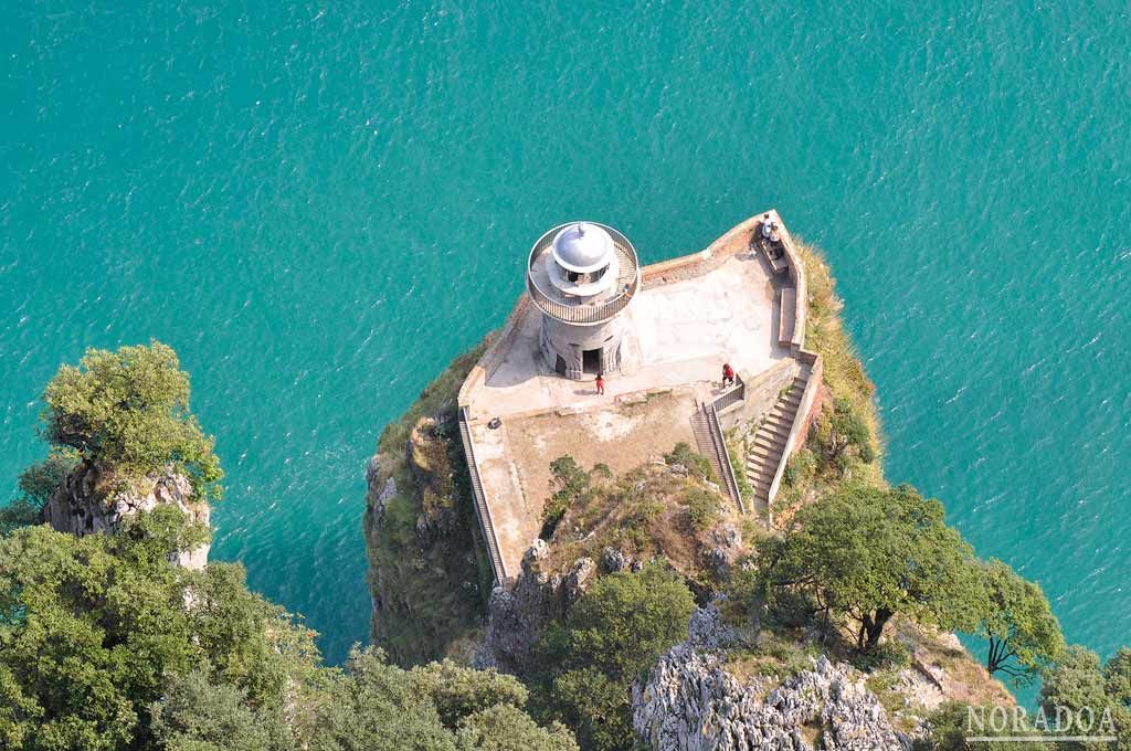 Faro del Caballo en Santoña