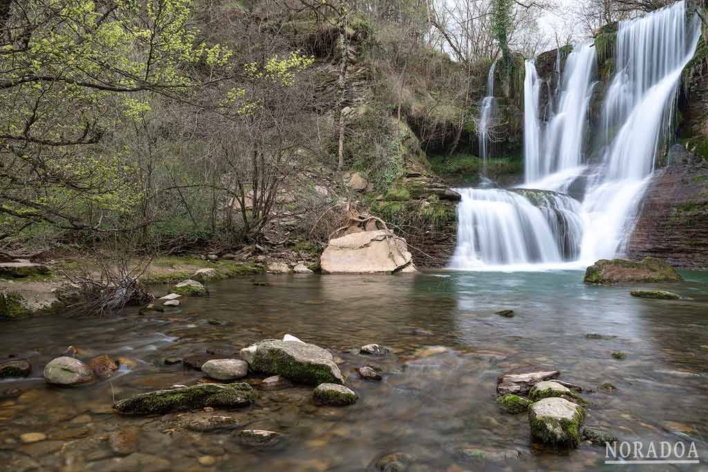 La cascada de Peñaladros está en el valle de Mena