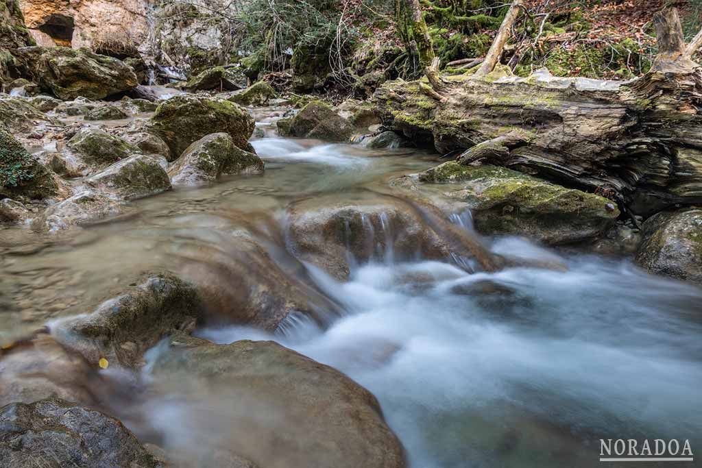 Cascada de Belabartze en el valle del Roncal