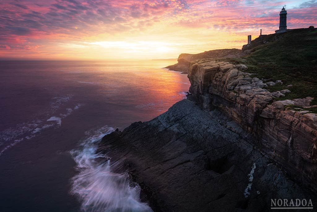 Faro del cabo Mayor al amanecer