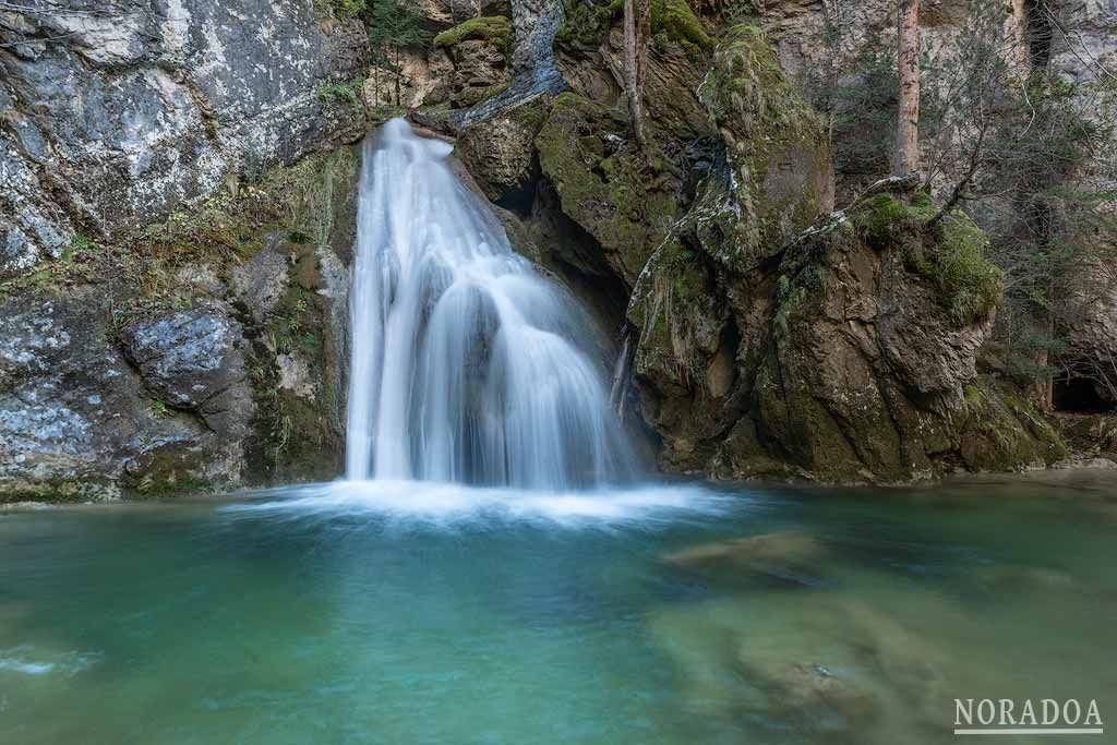 Cascada de Belabartze en el valle del Roncal