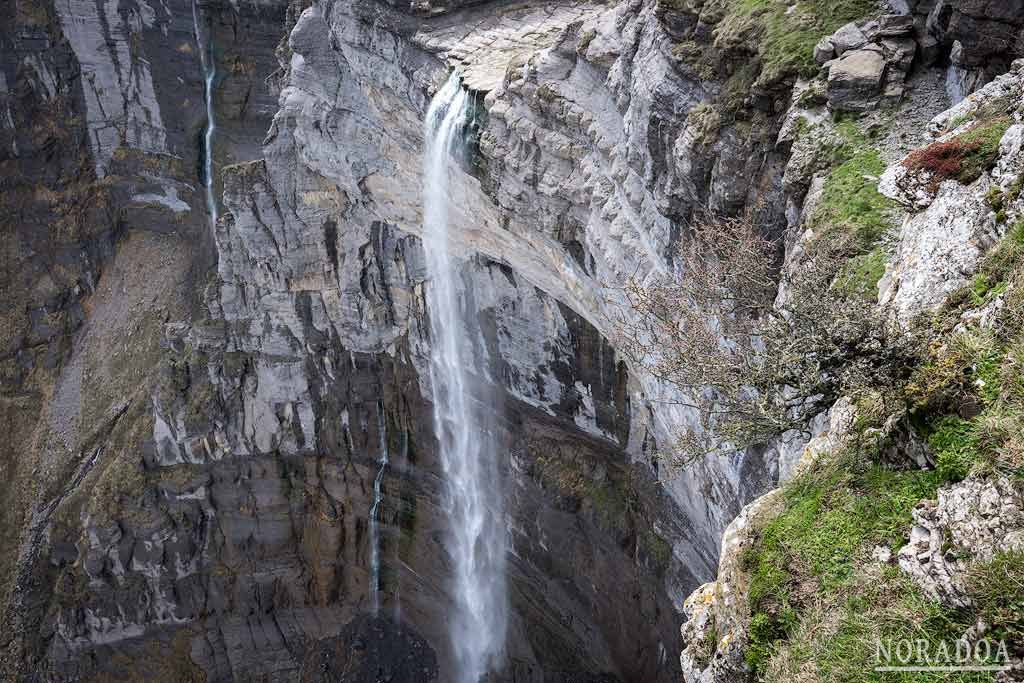 El Salto del Nervión es la cascada más alta de España