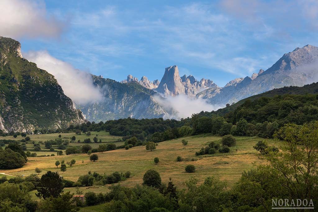 Naranjo de Bulnes visto desde el mirador del Pozo de la Oración