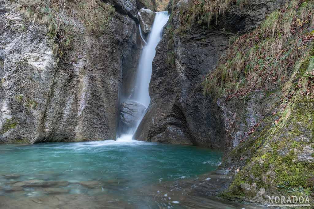 Cascada de Arrako en el Pirineo Navarro