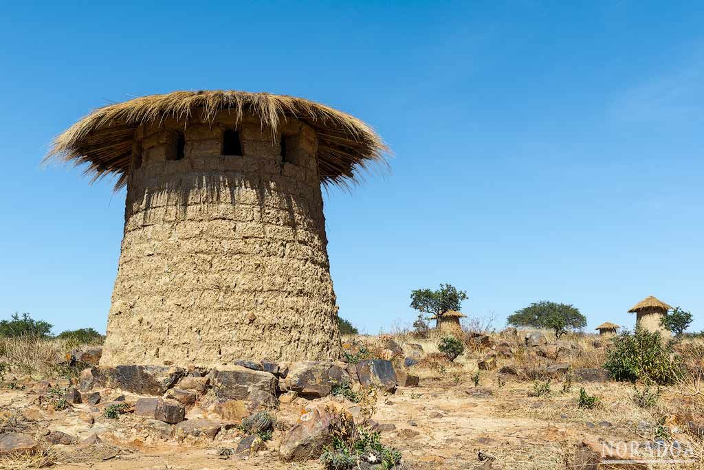 Qollqas de Cotapachi, antiguos silos del imperio inca