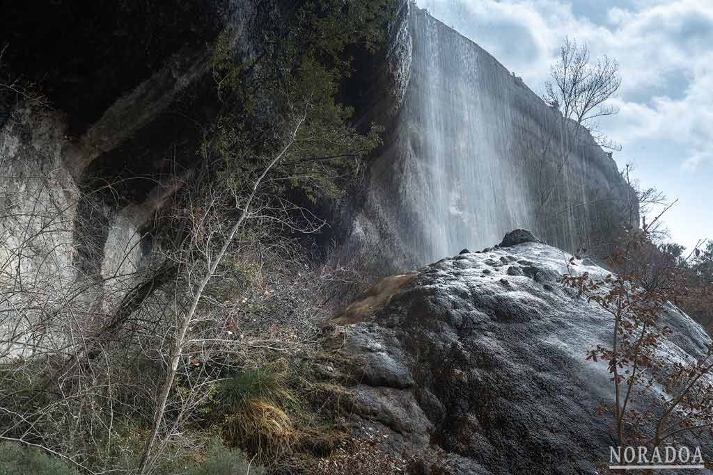 La cascada de La Mea está cerca de Puentedey