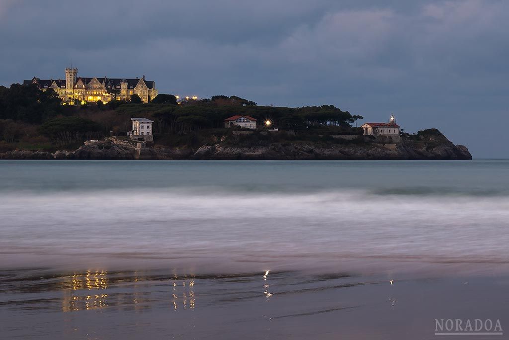 Faro de la punta de la Cerda desde la playa de El Puntal