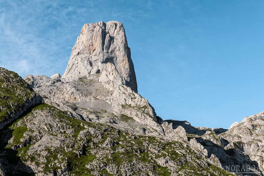 Naranjo de Bulnes desde cerca del Collado Pandebano