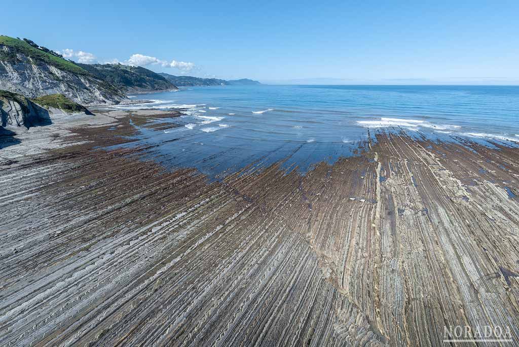 Playa de Sakoneta, una de las joyas del Geoparque de la Costa Vasca