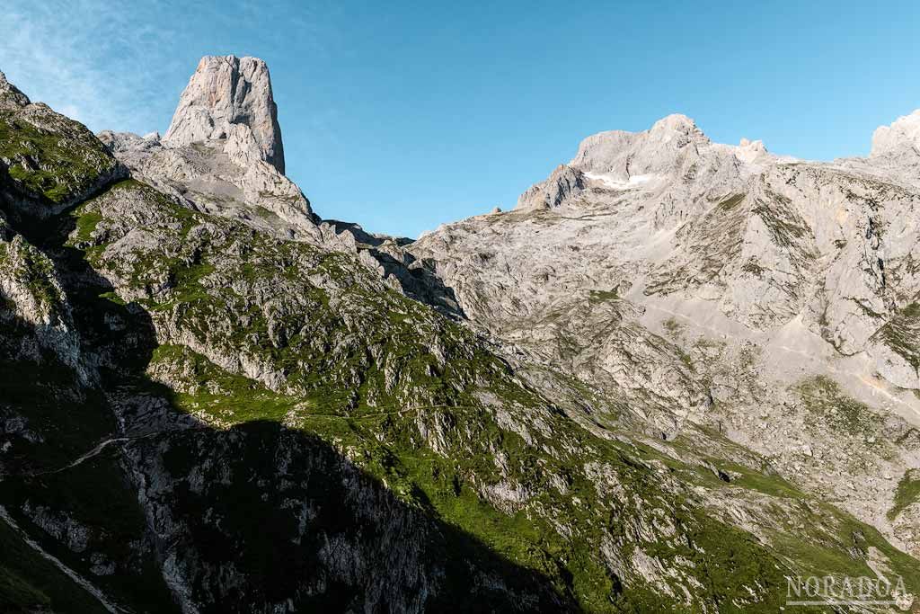 Naranjo de Bulnes desde cerca del Collado Pandebano