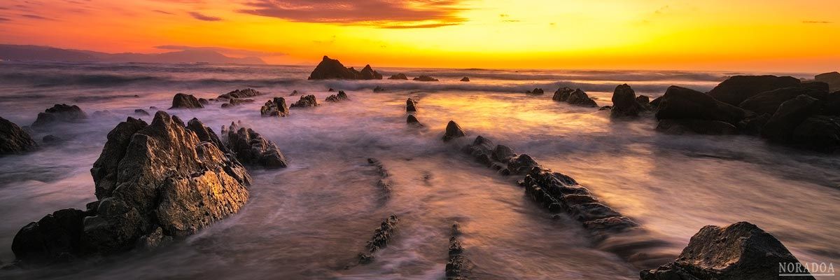 Cola de Dragón en la playa de Barrika al atardecer