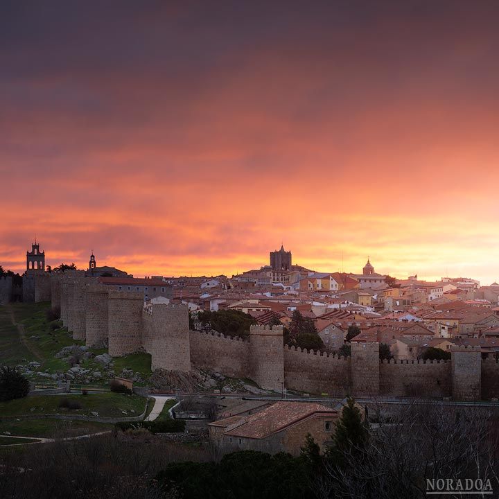 Muralla de Ávila al amanecer