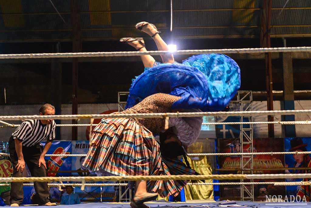 Cholitas Wrestling es un espectáculo de lucha libre femenino que se celebra en El Alto, Bolivia