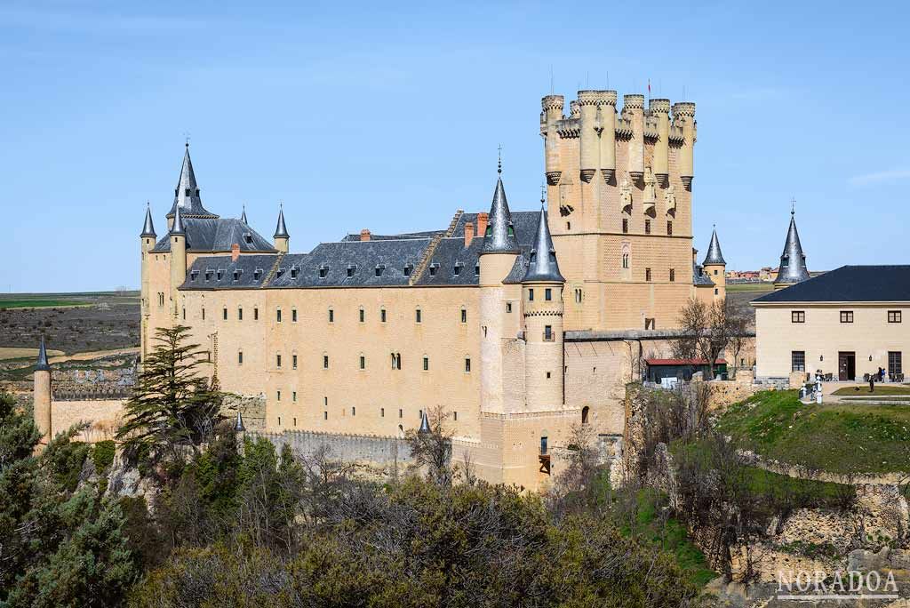 Alcázar de Segovia desde la ruta de los miradores