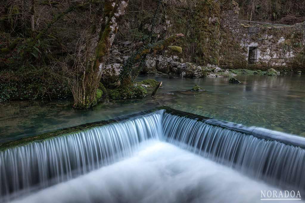 Nacedero del río Larraun en Iribas, Navarra