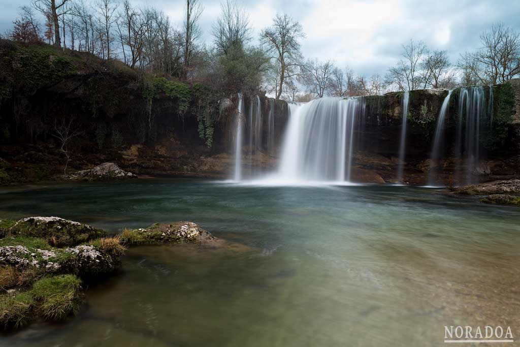 Cascada de Pedrosa de Tobalina, también conocida como cascada del Peñón