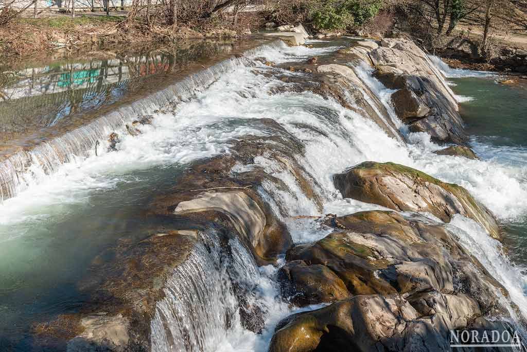 Presa del río Arga en Huarte/Uharte, Navarra