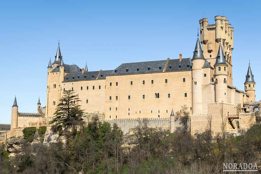 Alcázar de Segovia desde la ruta de los miradores