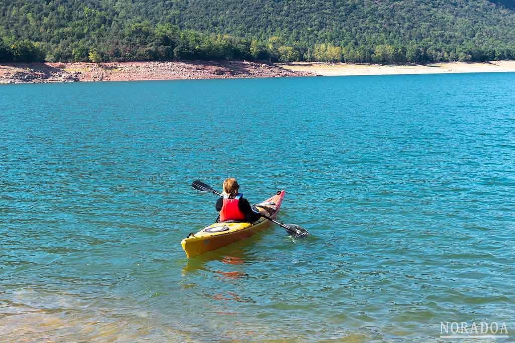 Kayak en el embalse de Sau