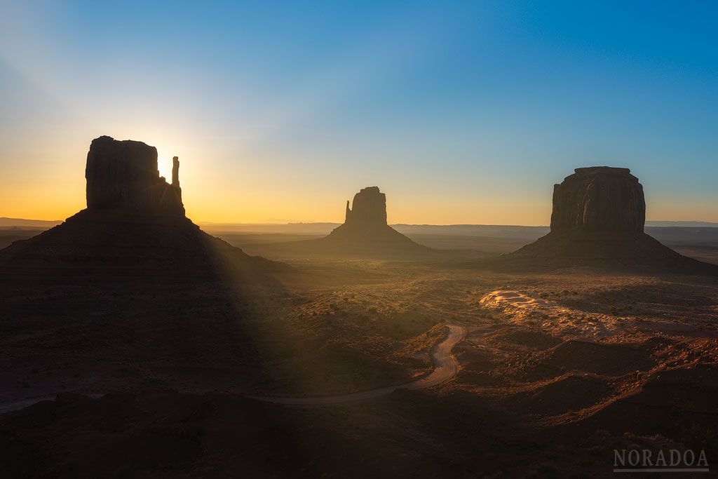 Monument Valley al amanecer