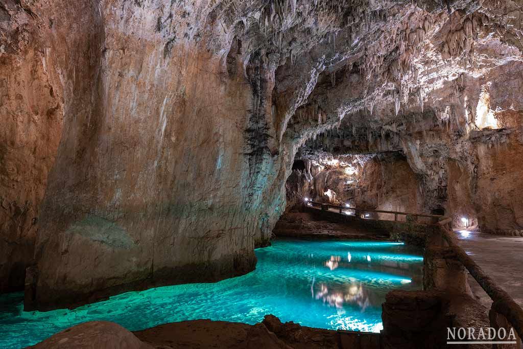 Cueva de Valporquero en León