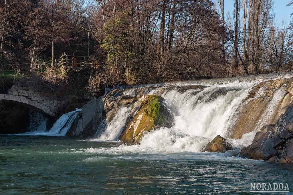 Presa del río Arga en Huarte/Uharte, Navarra