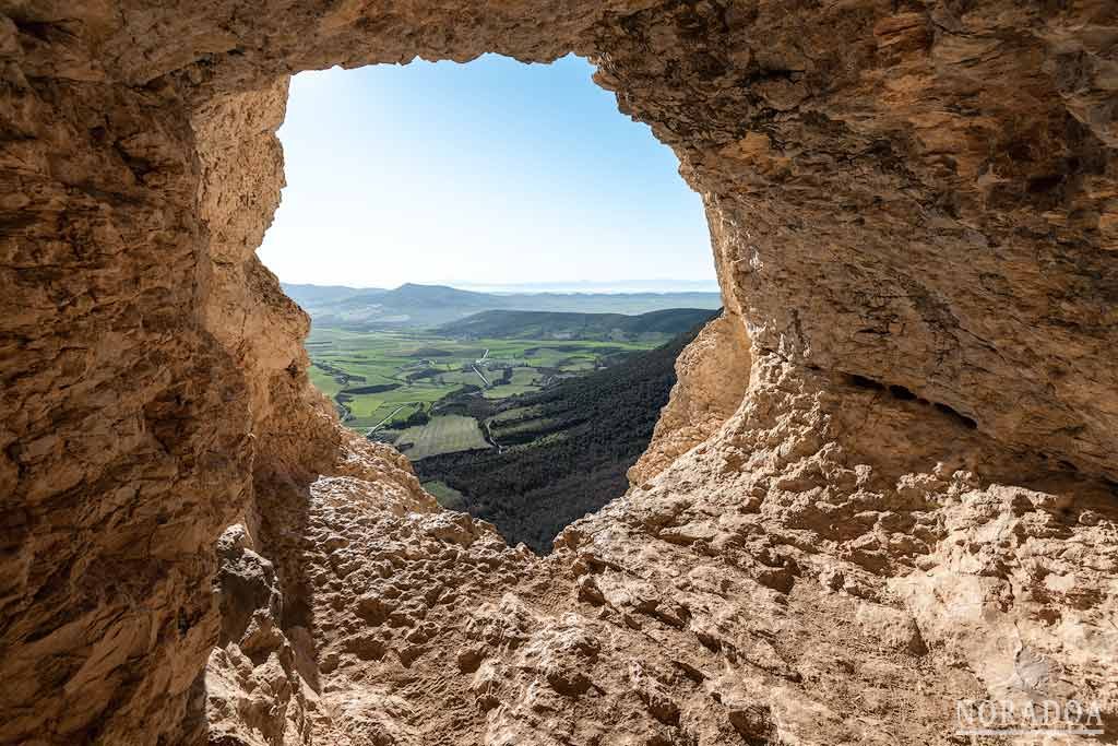 Ruta al Ojo de San Prudencio, la ventana de la sierra de Lóquiz/Lokiz