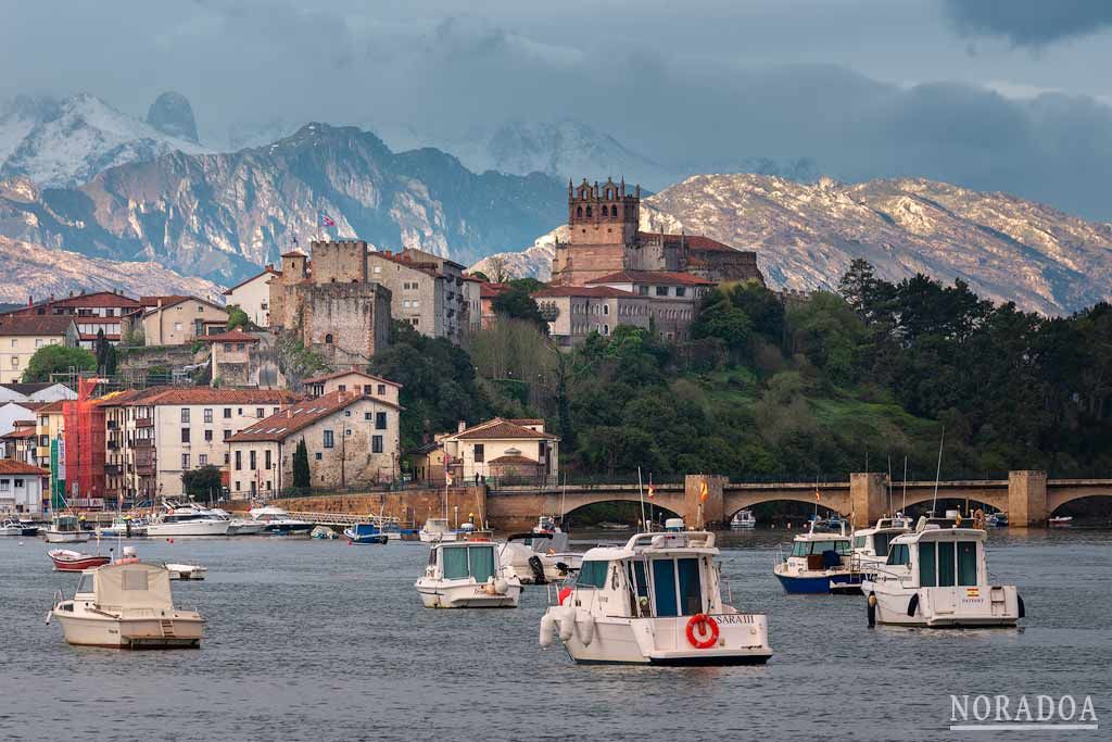 Panorámica de San Vicente de la Barquera con los Picos de Europa de fondo