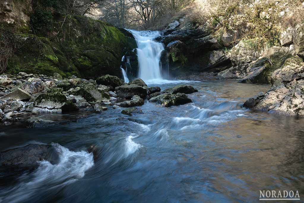 Cascada de Ixkier y ruta de los 3 puentes del río Larraun