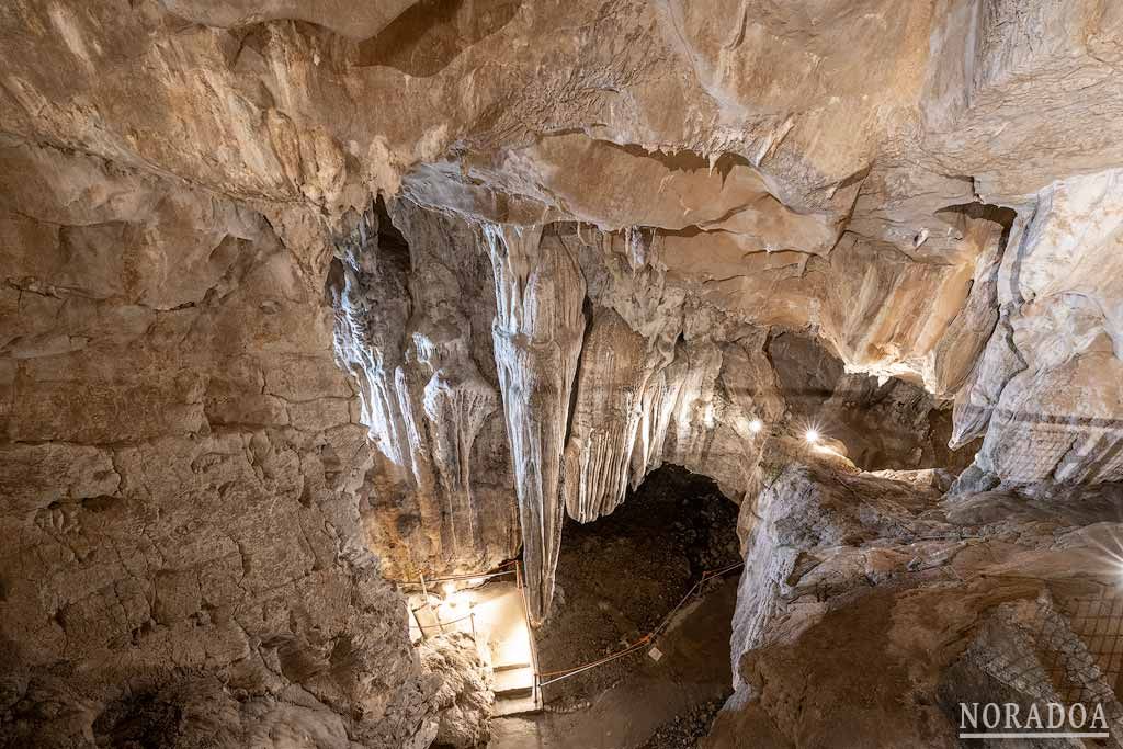 Cueva de las Güixas de Villanúa, Huesca