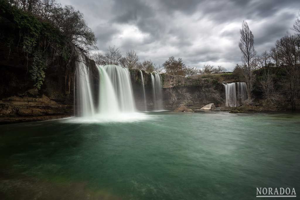 Cascada de Pedrosa de Tobalina, también conocida como cascada del Peñón