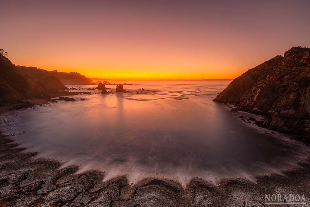 Panorámica de la playa del Silencio al atardecer