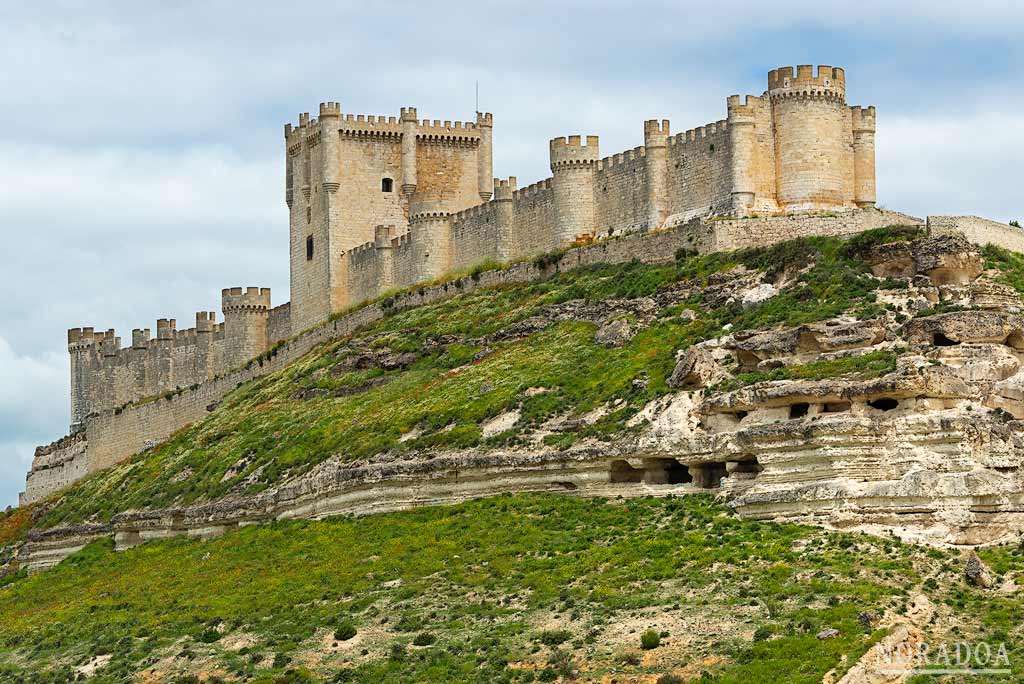 El castillo de Peñafiel acoge el museo provincial del Vino