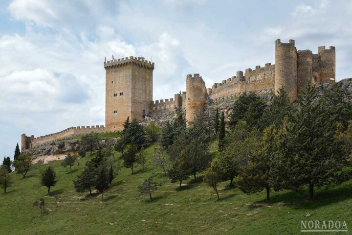 El castillo de Peñaranda de Duero es Monumento Histórico Artístico