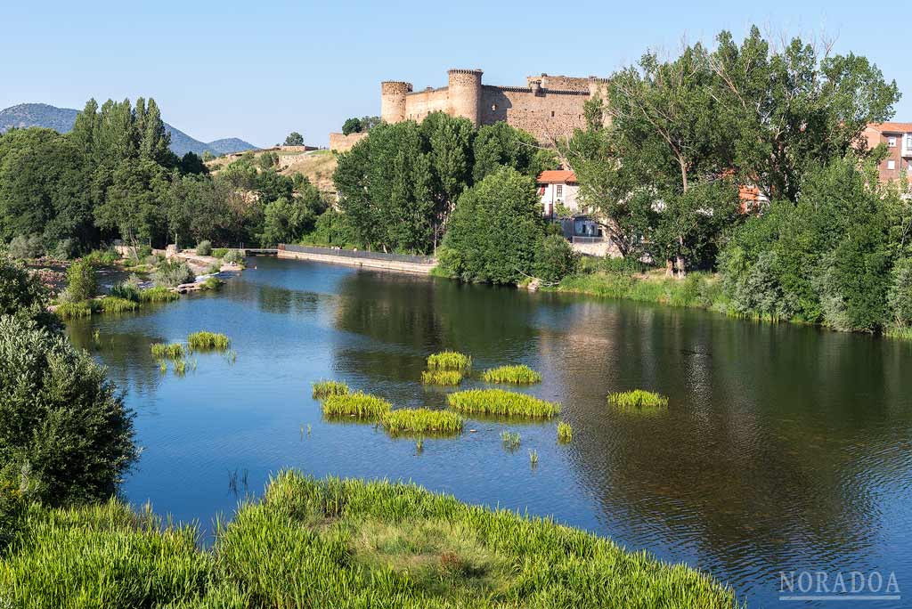 Castillo de Valdecorneja en el pueblo de El Barco de Ávila