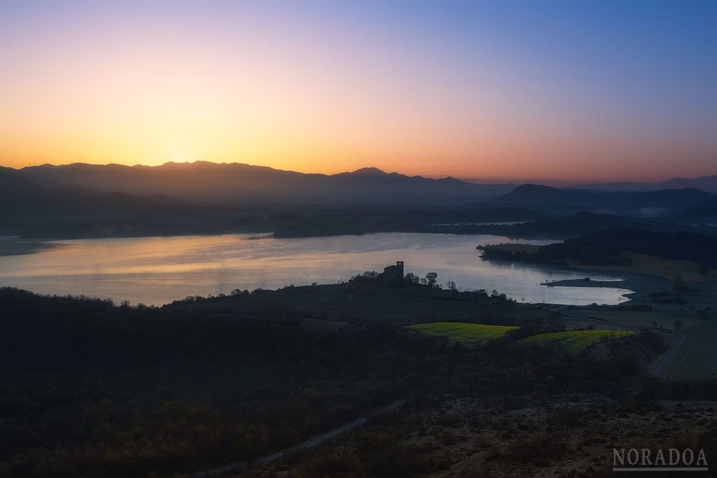 Vistas al amanecer desde el monte Santa Cruz con Nanclares de Gamboa/Langara Ganboa en primer plano