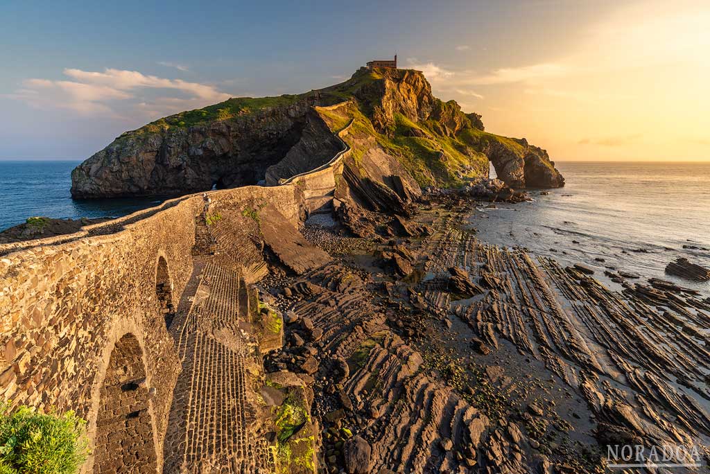 Gaztelugatxe al amanecer