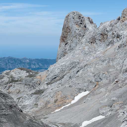 Naranjo de Bulnes desde el collado de Horcados Rojos