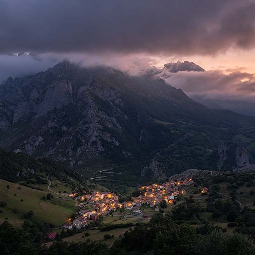 Atardecer en Sotres, uno de los pueblos más altos de Asturias