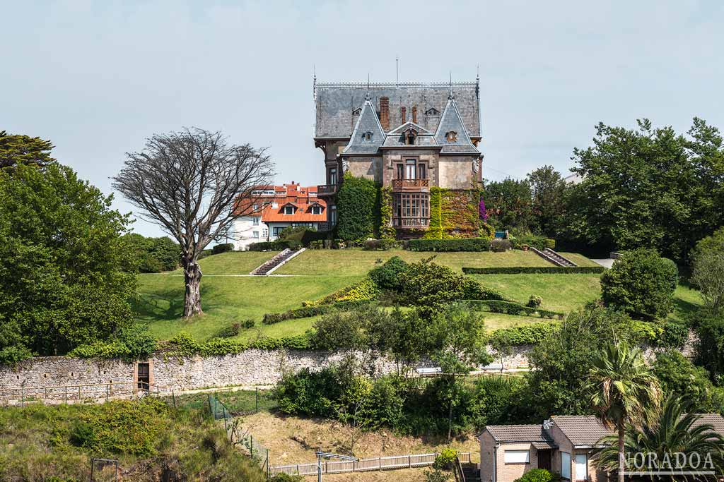 Palacio del Duque de Almodóvar del Río en Comillas