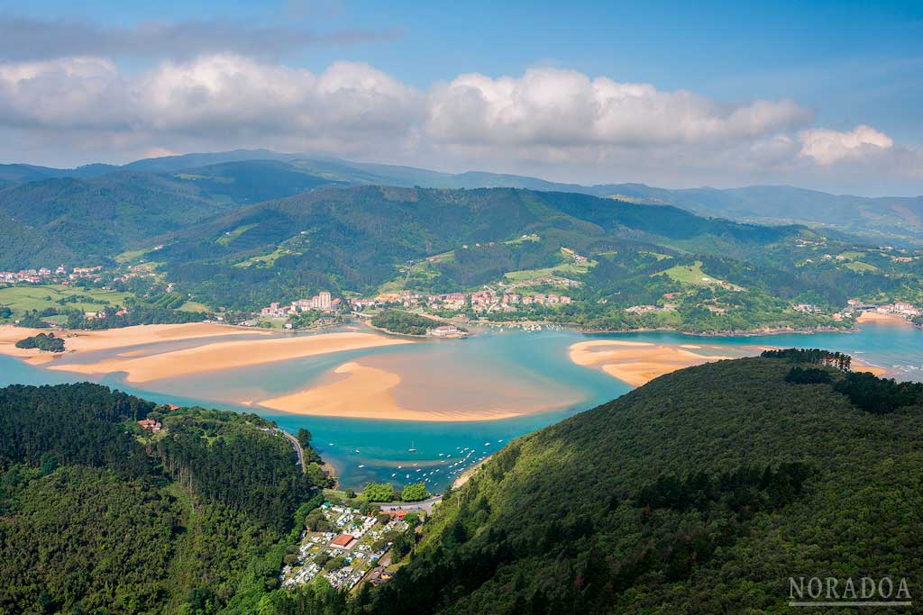 Ría de Mundaka desde la ermita de San Pedro de Atxarre