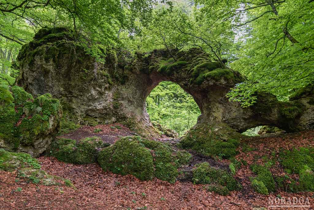 Arco de Zalamportillo en la sierra de Entzia