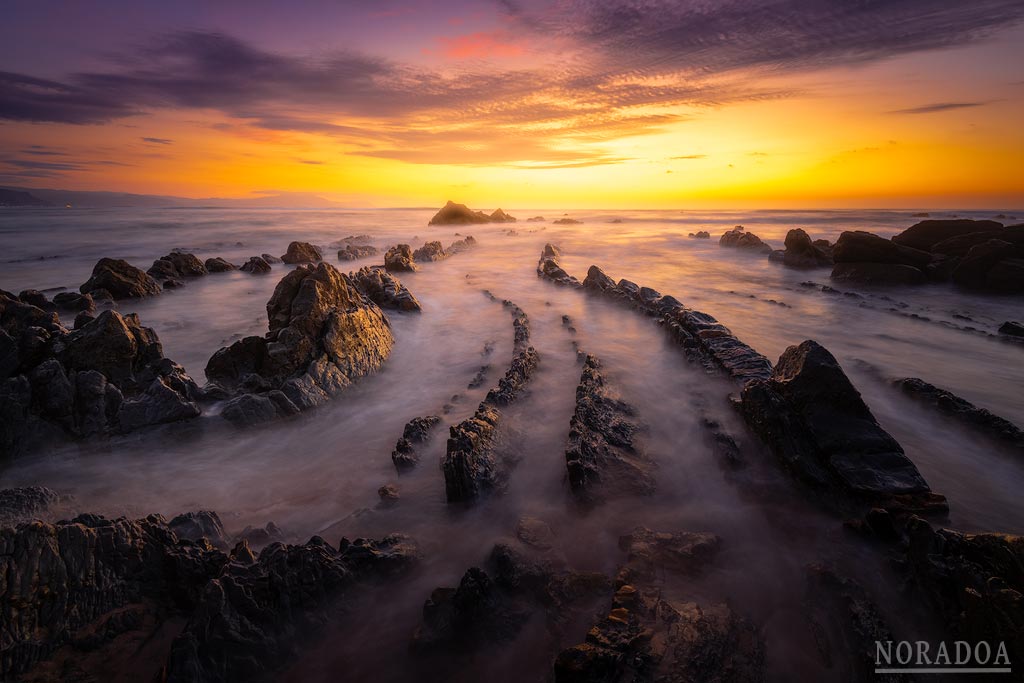 La "Cola de Dragón" de Barrika al atardecer