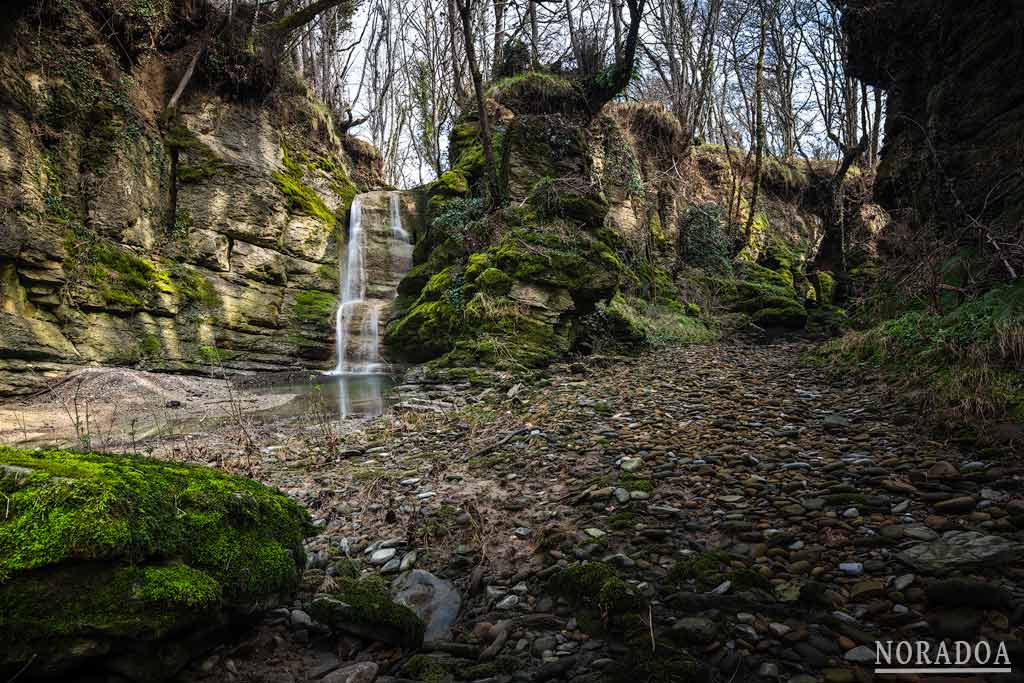 Cascada junto al Bocarrón del Zaragua