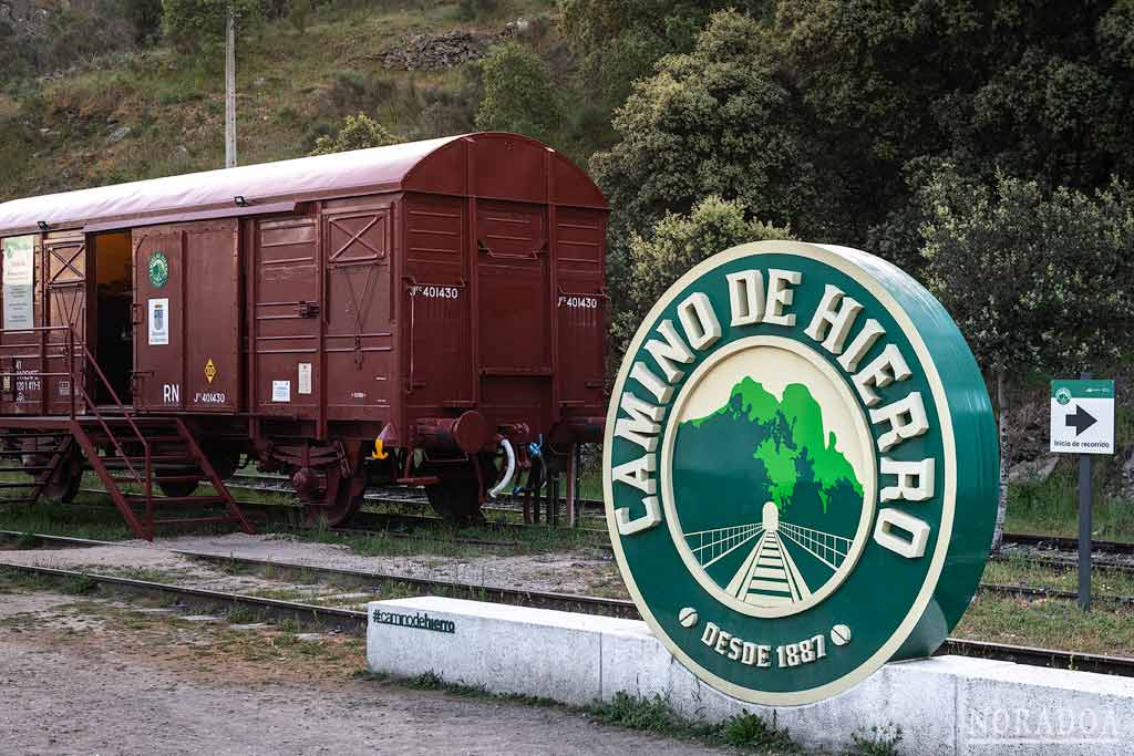 Antigua estación de tren de La Fregeneda y comienzo de la ruta