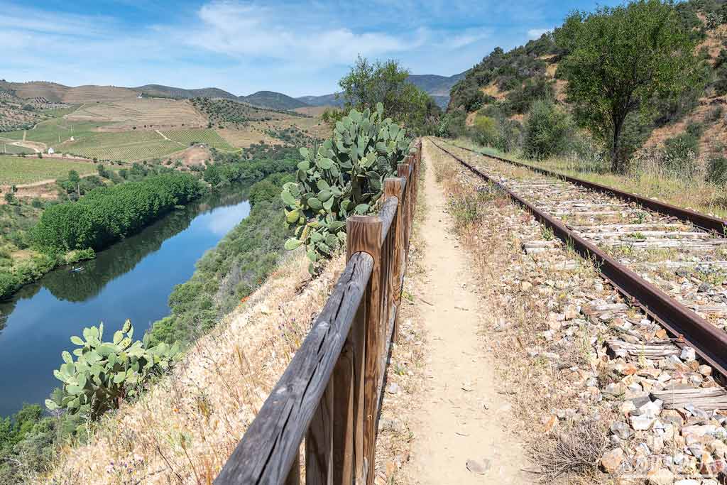 El río Águeda pasa junto al Camino de Hierro