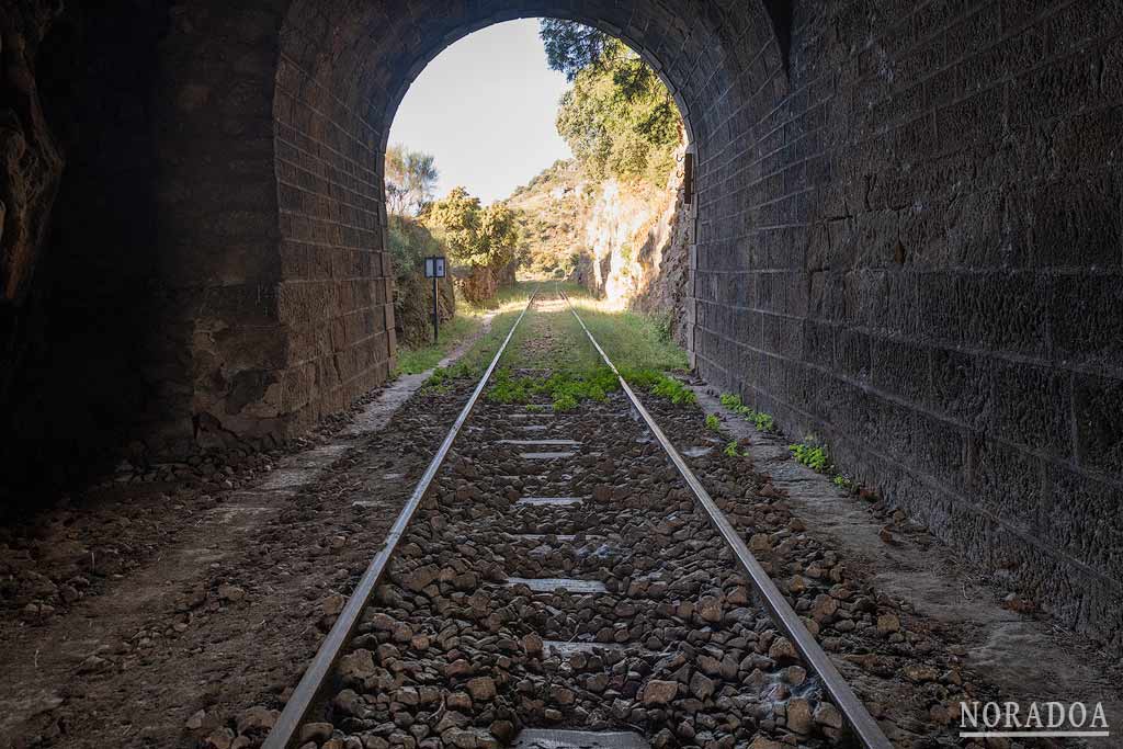 Uno de los túneles del Camino de Hierro