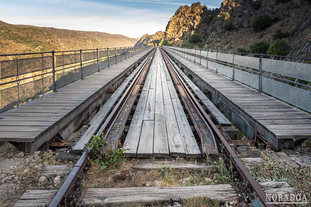 Uno de los 13 puentes que recorren el Camino de Hierro