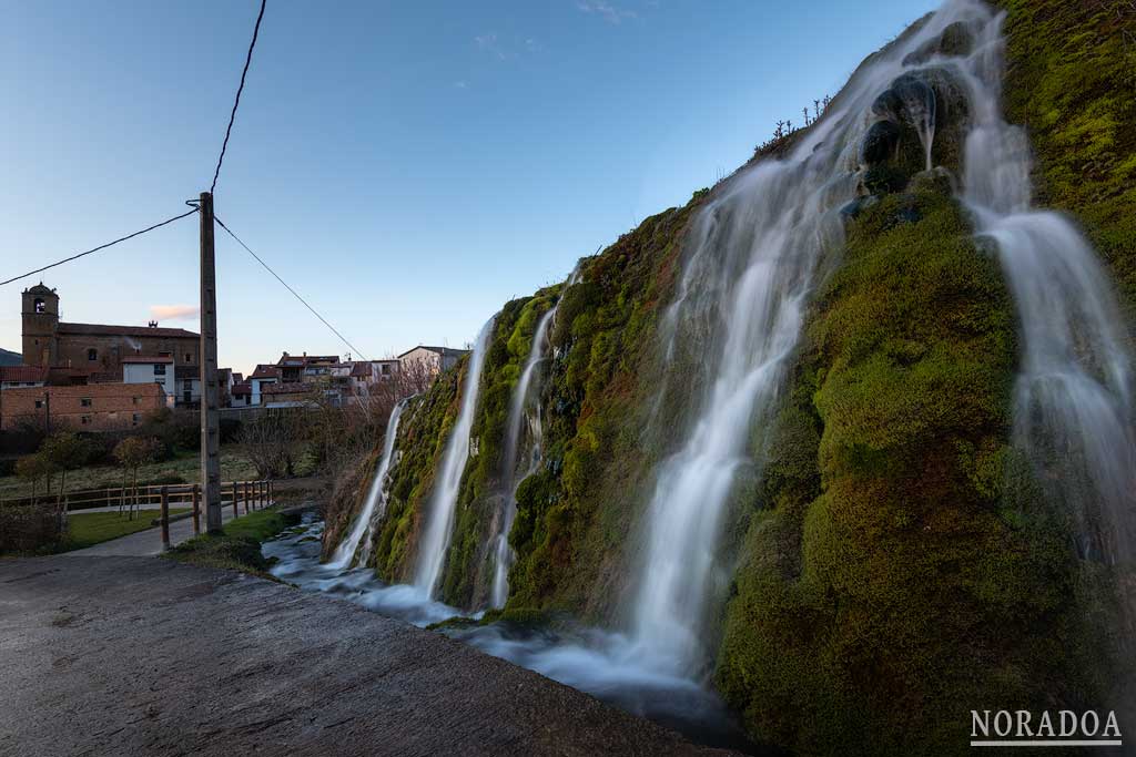 Cascada en Genevilla, conocida con el nombre de Tres Cascadas