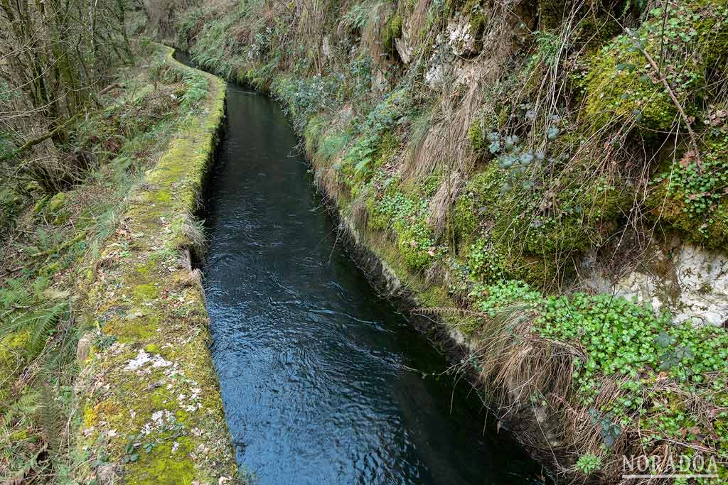 Canal que sale de la presa de Mugiro